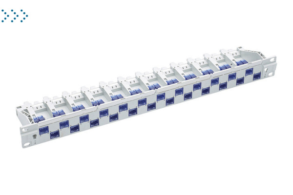 Патч-панель R&M 19" 1U, тип PC на 24-порта 24xRJ45/u, Кат.6, серая (неэкранированная) Патч-панель R&M 19" 1U, тип PC на 24-порта 24xRJ45/u, Кат.6, серая (неэкранированная)