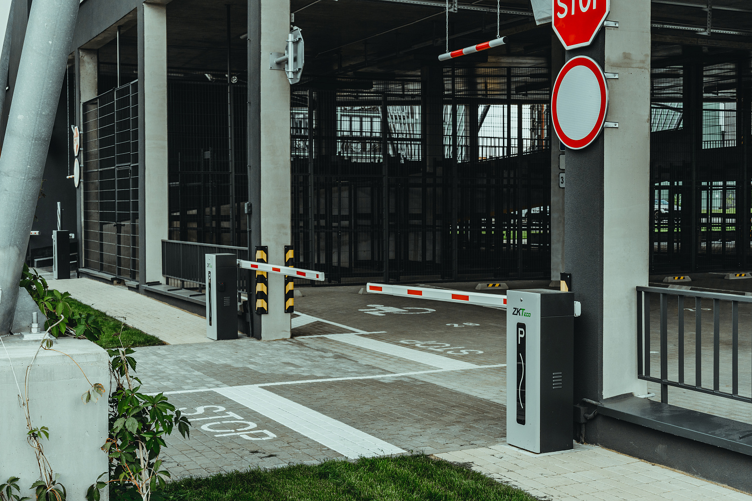 Видеонаблюдение и СКУД ZKTeco для паркинга в Новой Боровой