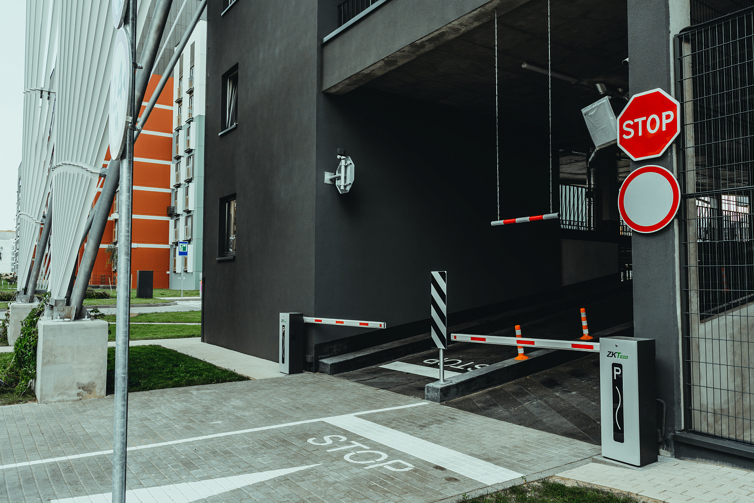 Видеонаблюдение и СКУД ZKTeco для паркинга в Новой Боровой
