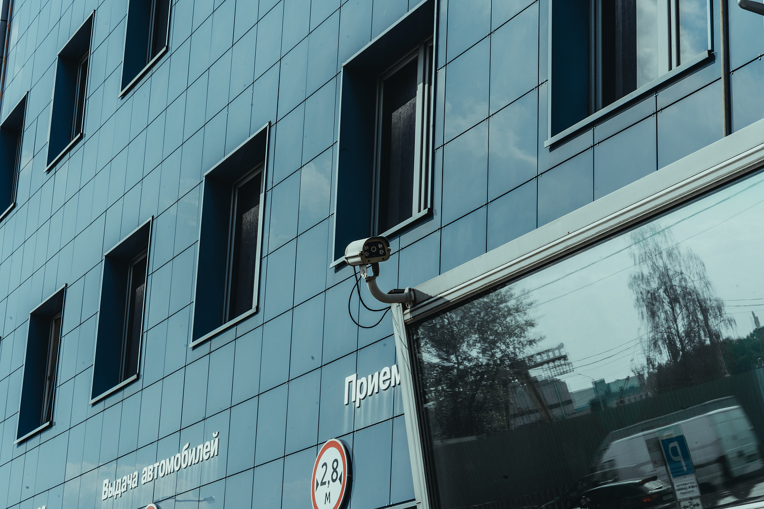 Видеонаблюдение VIVOTEK для автосалона LADA